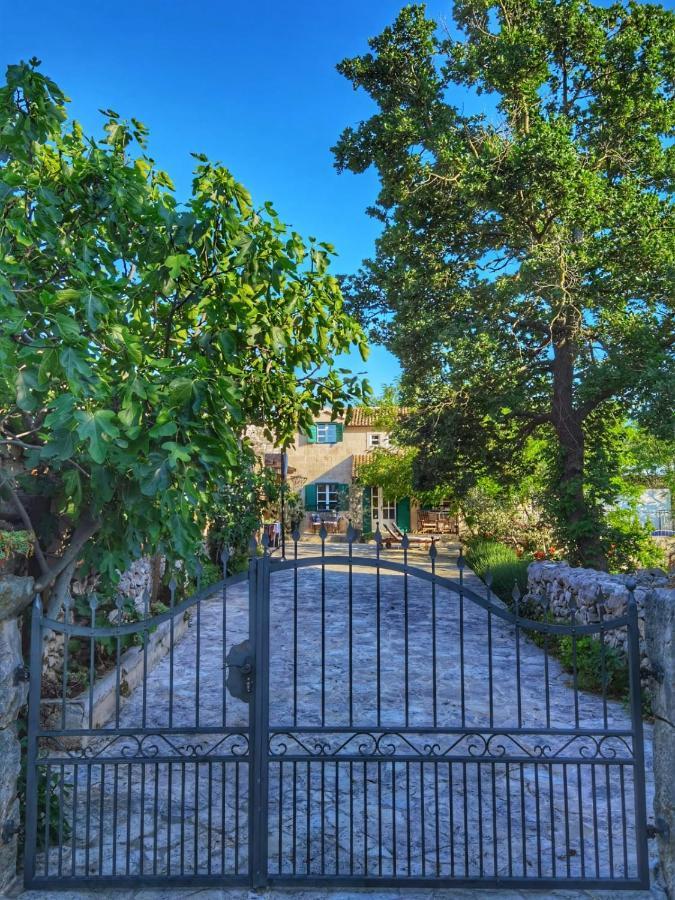 Dvori Dida Mile Sveti Petar (Zadar)
